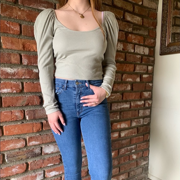 Sage green puff sleeve top💚 - Picture 2 of 2